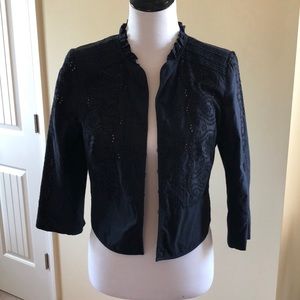 ADORABLE embroidered crop blazer